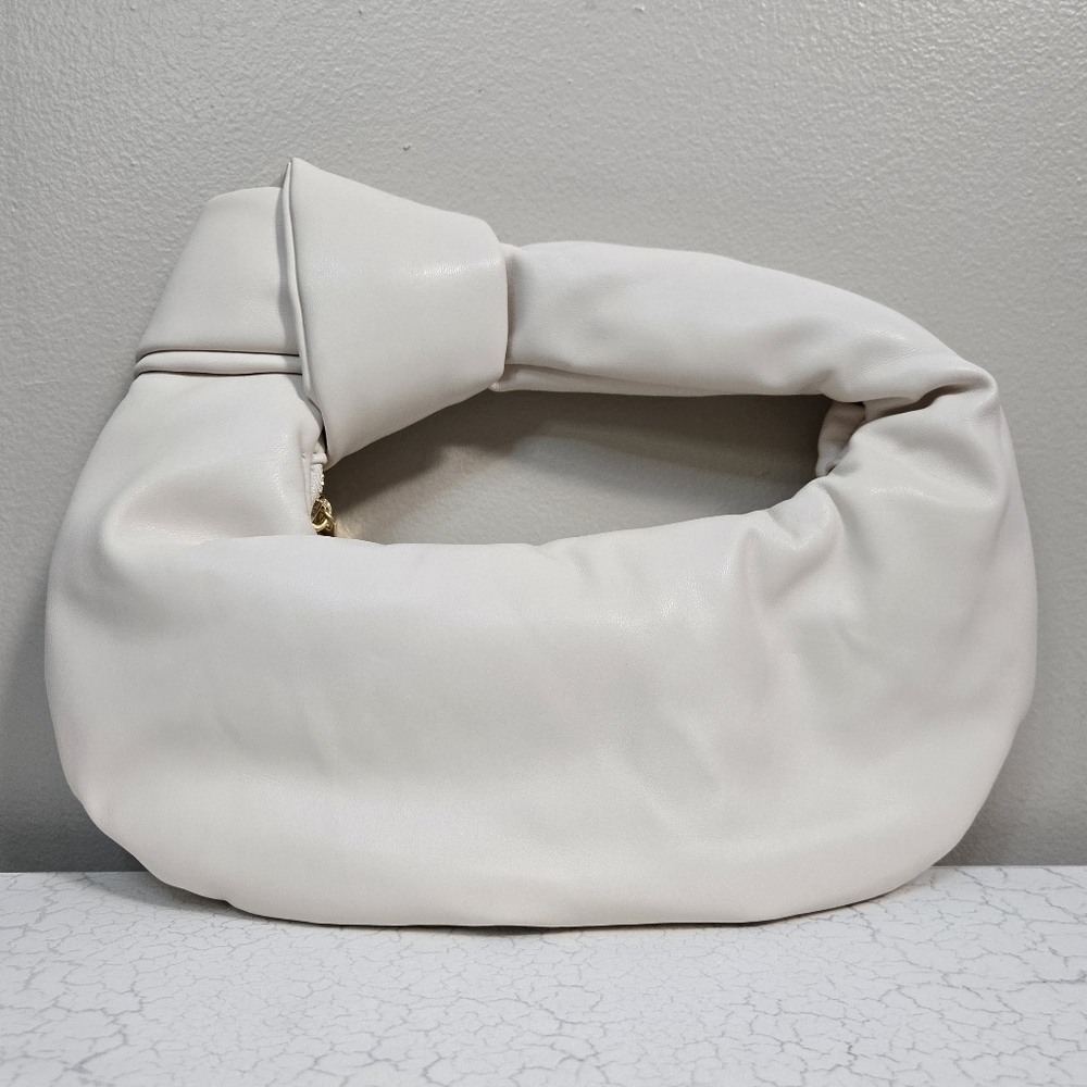 🌿 Melie Bianco Cream Knot Croissant Hand/Wrist/Clutch ~ NWT - Picture 8 of 12